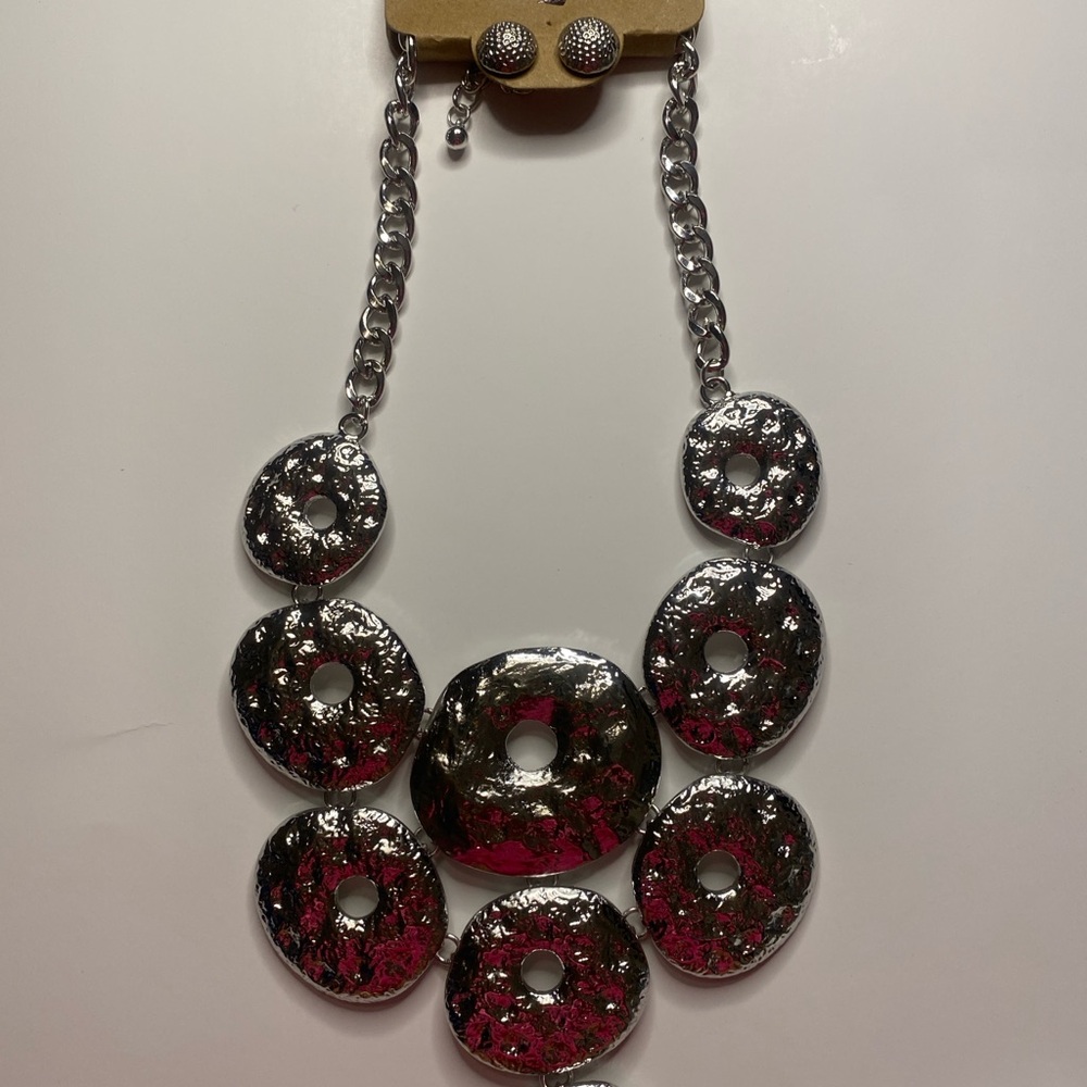 Elegant Silver Necklace & earring set.